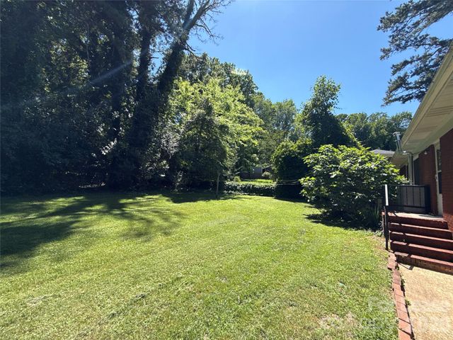 932 Hickory Nut Street, Charlotte, NC 28205
