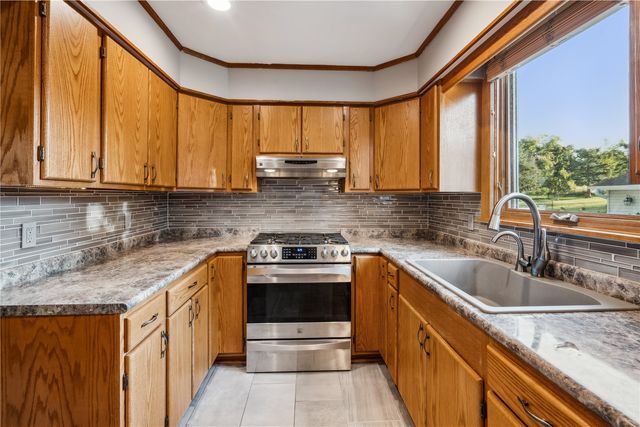 1715 7th Avenue, Belle Plaine, IA 52208