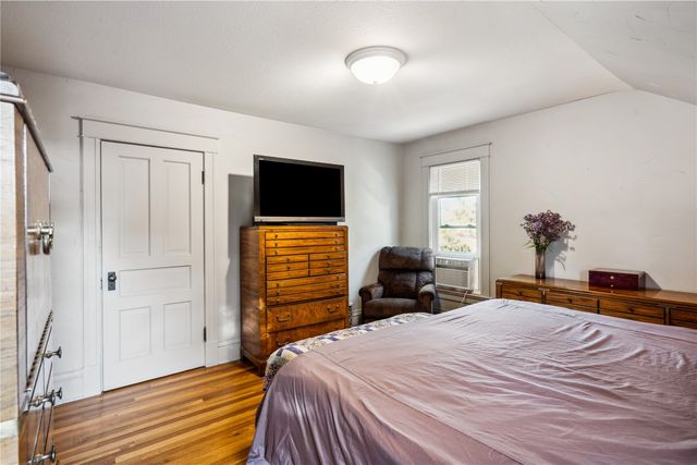 1715 7th Avenue, Belle Plaine, IA 52208