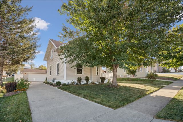 1715 7th Avenue, Belle Plaine, IA 52208