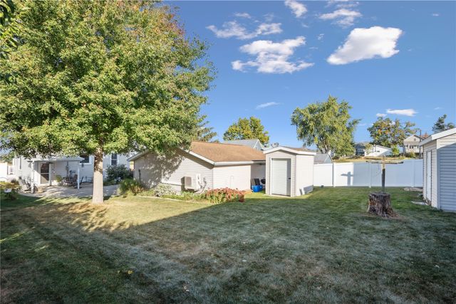1715 7th Avenue, Belle Plaine, IA 52208