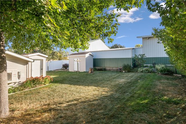 1715 7th Avenue, Belle Plaine, IA 52208