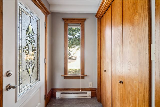 1715 7th Avenue, Belle Plaine, IA 52208