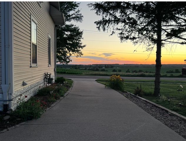 1715 7th Avenue, Belle Plaine, IA 52208