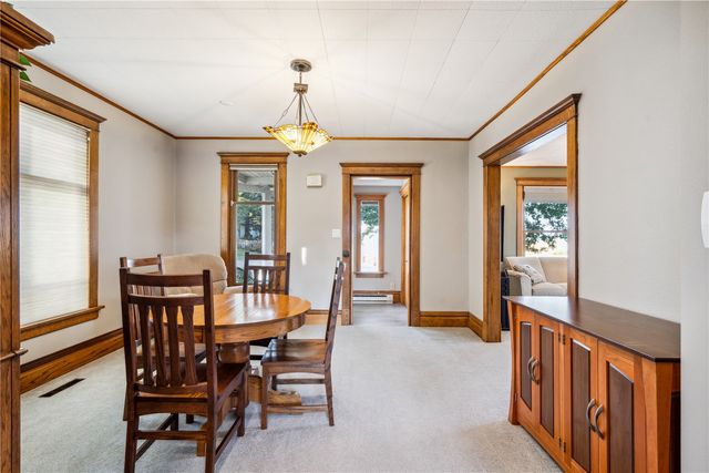 1715 7th Avenue, Belle Plaine, IA 52208