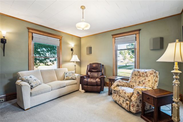 1715 7th Avenue, Belle Plaine, IA 52208