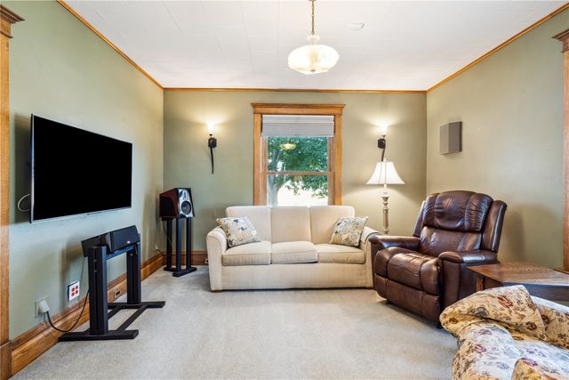 1715 7th Avenue, Belle Plaine, IA 52208