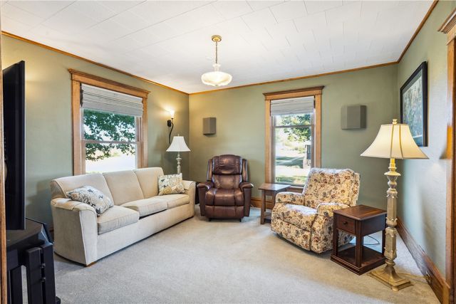 1715 7th Avenue, Belle Plaine, IA 52208