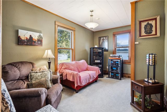 1715 7th Avenue, Belle Plaine, IA 52208