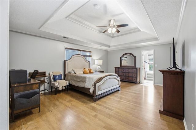 16289 S Lennox Street, Olathe, KS 66062