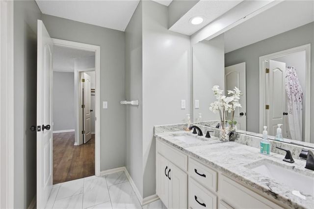16289 S Lennox Street, Olathe, KS 66062