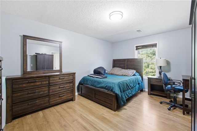 16289 S Lennox Street, Olathe, KS 66062