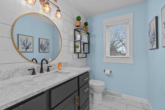 200 FOX FIRE DRIVE, Oshkosh, WI 54904