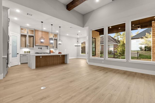 202 Victoria Court, Montgomery, TX 77356