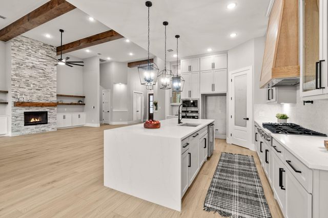 202 Victoria Court, Montgomery, TX 77356