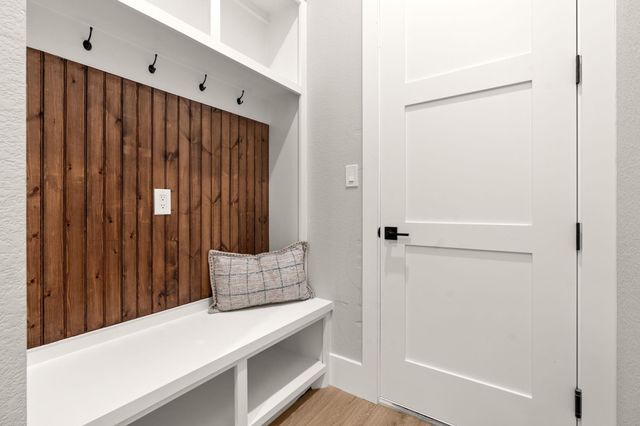 202 Victoria Court, Montgomery, TX 77356