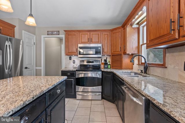 10 SHADY HOLLOW, Reading, PA 19607