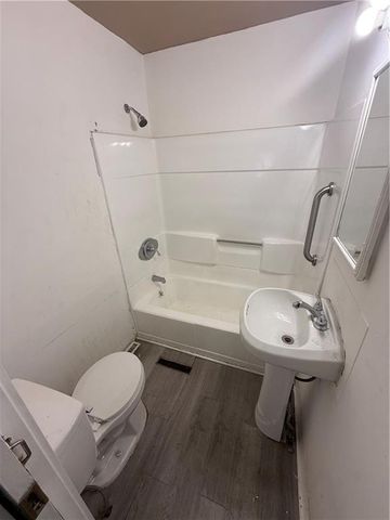 1220 S Ash Avenue, Independence, MO 64052
