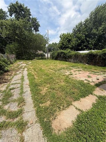 1220 S Ash Avenue, Independence, MO 64052