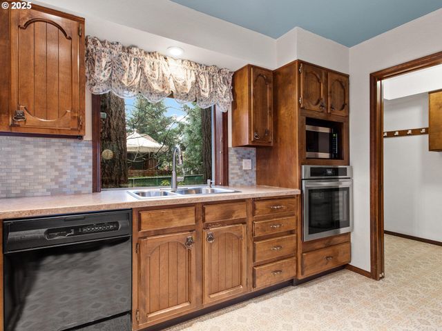 413 Nw 7th St, Battle Ground, WA 98604