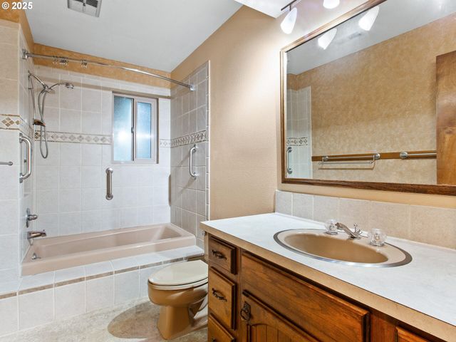 413 Nw 7th St, Battle Ground, WA 98604