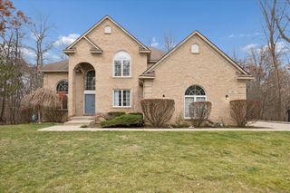 1985 Christopher Court, West Bloomfield, MI 48324