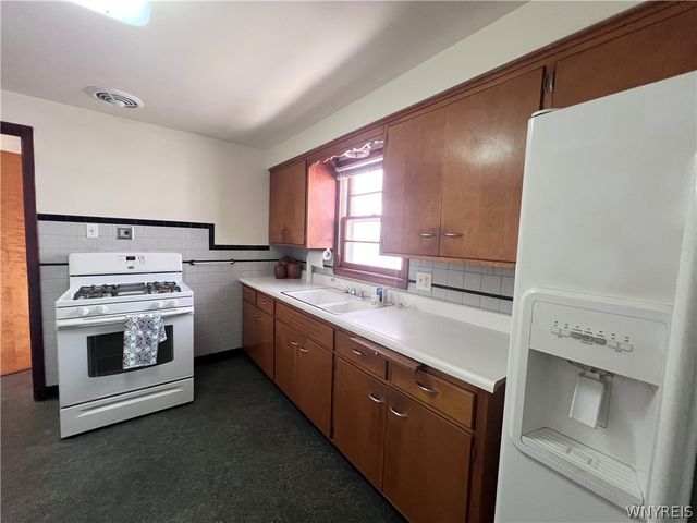 480 West Hazeltine Avenue, Tonawanda, NY 14217
