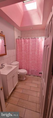 7046 CLOVER LN, Upper Darby, PA 19082