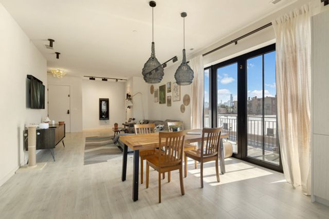 2135 W Cermak Road 3S, Chicago, IL 60608