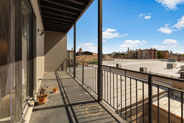2135 W Cermak Road 3S, Chicago, IL 60608