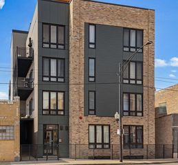 2135 W Cermak Road 3S, Chicago, IL 60608
