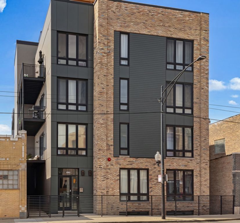 2135 W Cermak Road 3S, Chicago, IL 60608