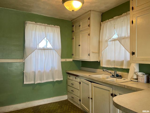 721 W LOUCKS Avenue, Peoria, IL 61604