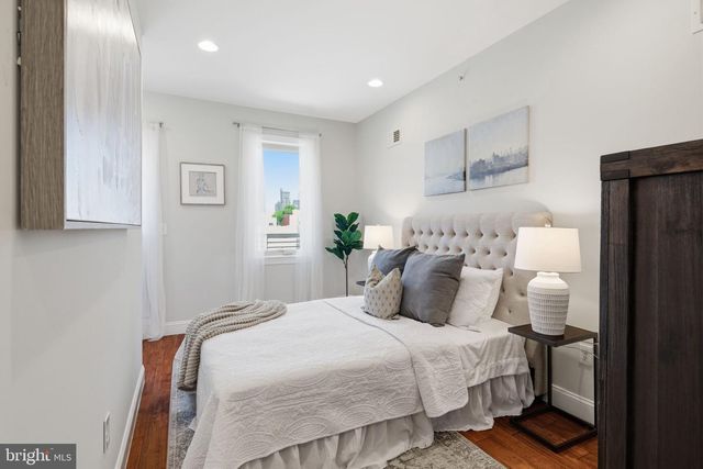 2340 GREENWICH ST, Philadelphia, PA 19146