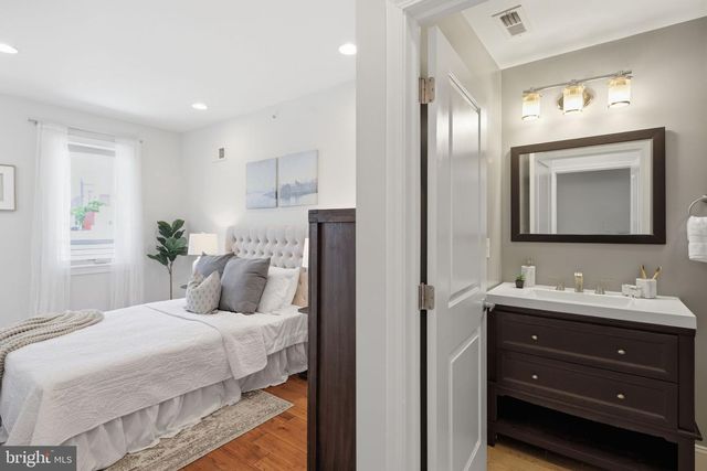 2340 GREENWICH ST, Philadelphia, PA 19146
