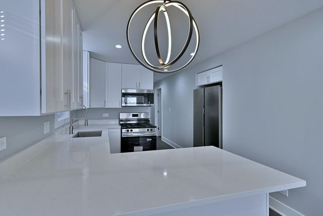 9322 S Euclid Avenue, Chicago, IL 60617