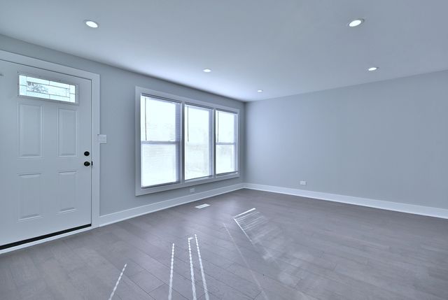 9322 S Euclid Avenue, Chicago, IL 60617