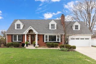 904 Gamon Road, Wheaton, IL 60189