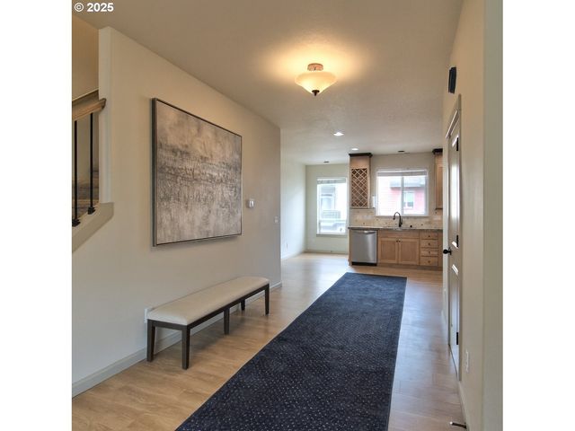 7728 Ne JULIE ANN Ln, Hillsboro, OR 97124