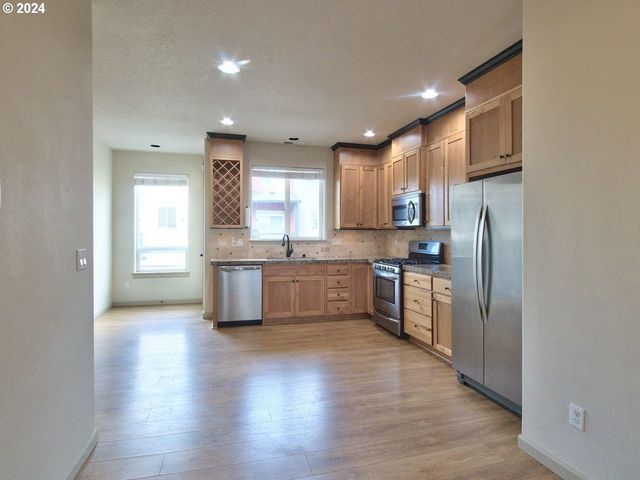 7728 Ne JULIE ANN Ln, Hillsboro, OR 97124