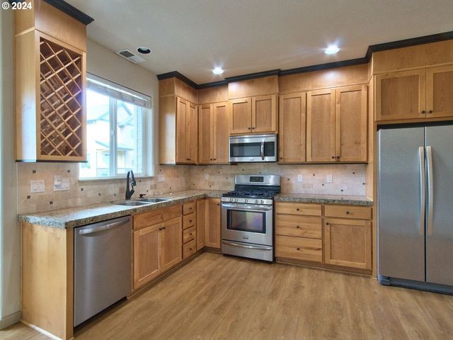 7728 Ne JULIE ANN Ln, Hillsboro, OR 97124