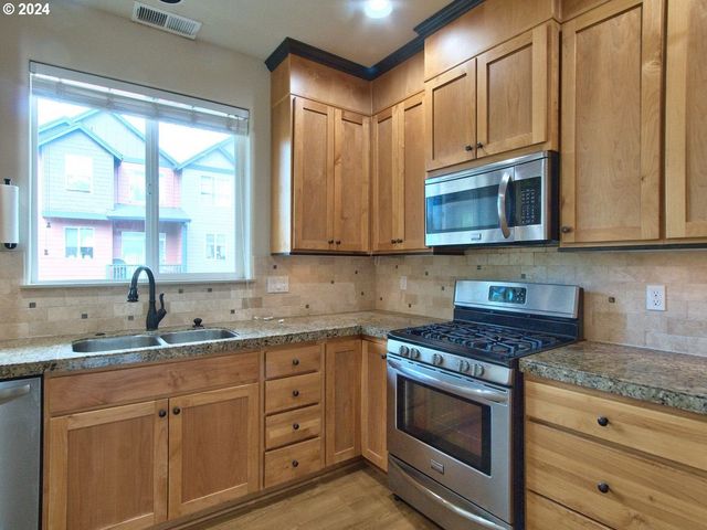 7728 Ne JULIE ANN Ln, Hillsboro, OR 97124