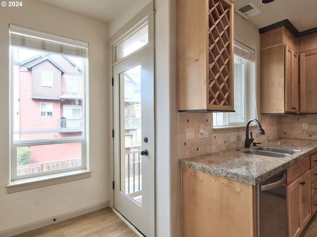 7728 Ne JULIE ANN Ln, Hillsboro, OR 97124