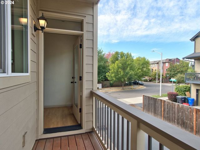 7728 Ne JULIE ANN Ln, Hillsboro, OR 97124