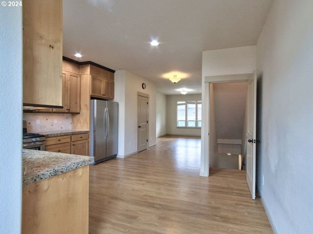 7728 Ne JULIE ANN Ln, Hillsboro, OR 97124