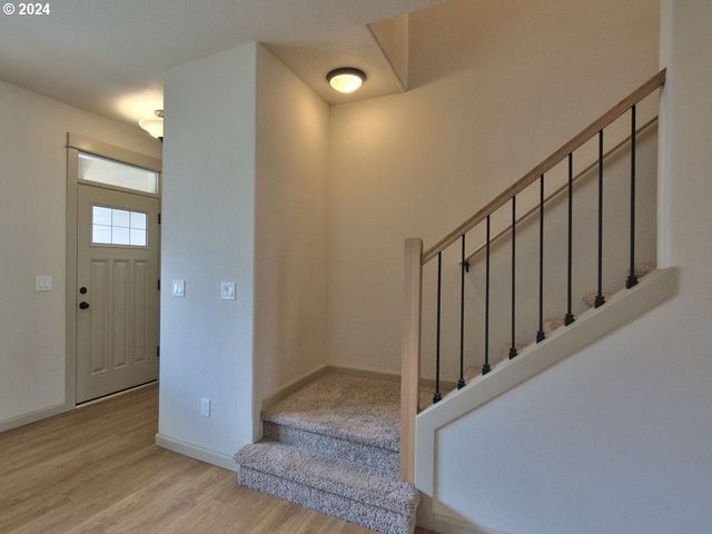 7728 Ne JULIE ANN Ln, Hillsboro, OR 97124