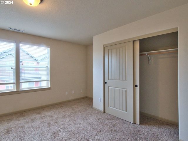 7728 Ne JULIE ANN Ln, Hillsboro, OR 97124