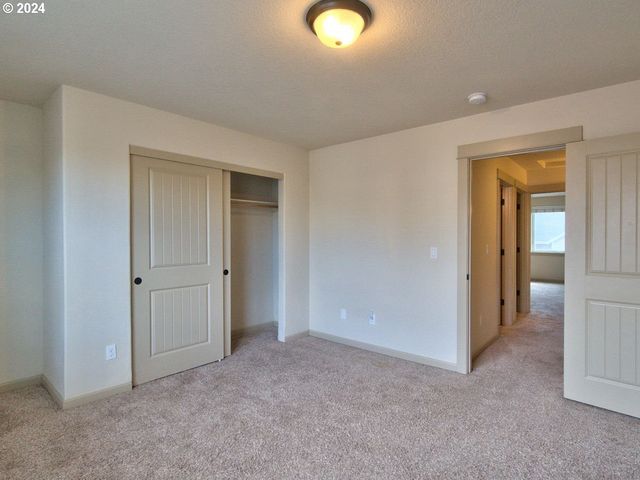 7728 Ne JULIE ANN Ln, Hillsboro, OR 97124