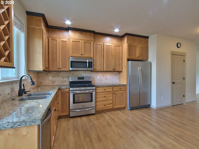 7728 Ne JULIE ANN Ln, Hillsboro, OR 97124