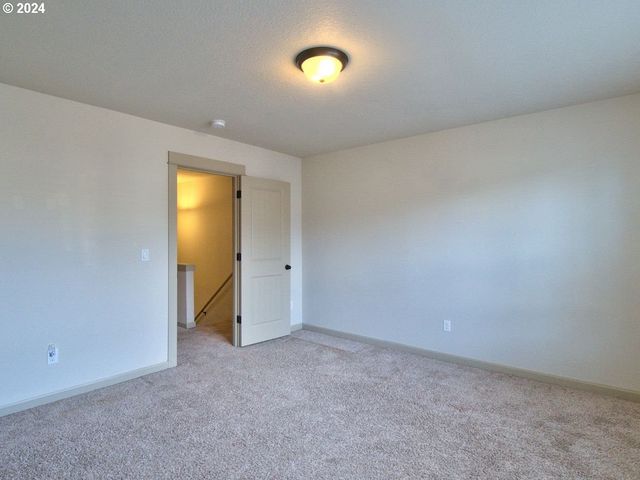 7728 Ne JULIE ANN Ln, Hillsboro, OR 97124